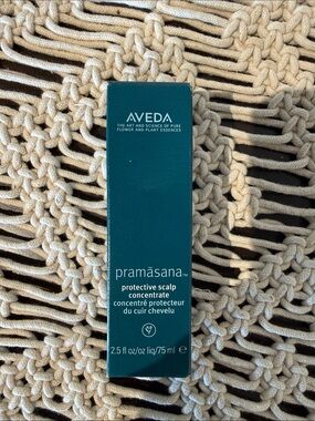 AVEDA pramāsana Protective Scalp Concentrate in teal green